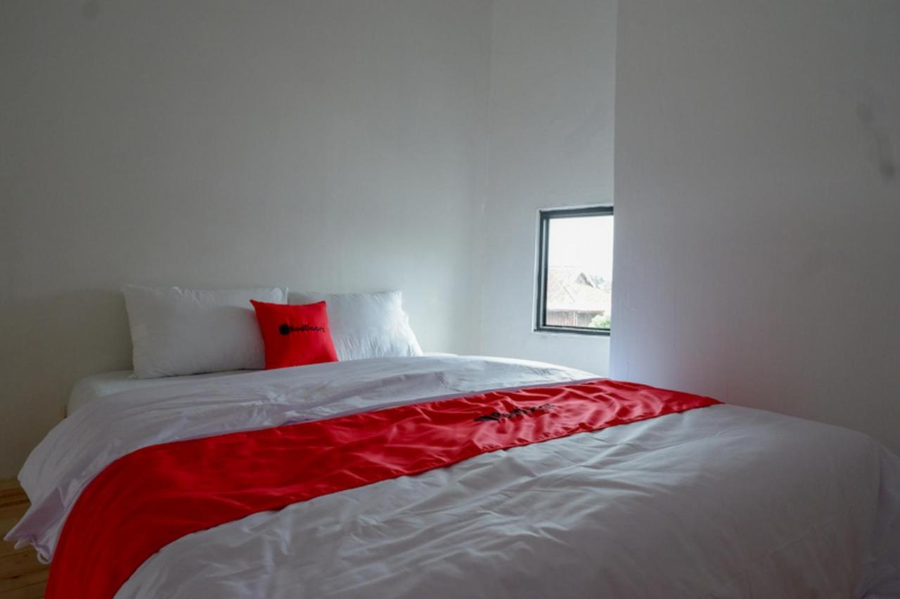 RedDoorz @ Demangan Sari Residence Pakualaman Buitenkant foto
